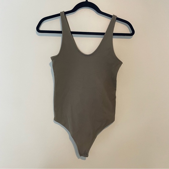 Abercrombie Seamless Rib Fabric Scoopneck Bodysuit Green Small - Picture 5 of 11